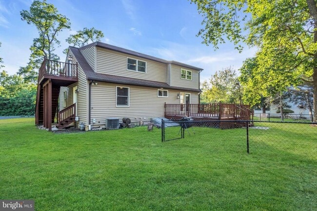 Building Photo - 165 Lakeview Dr N