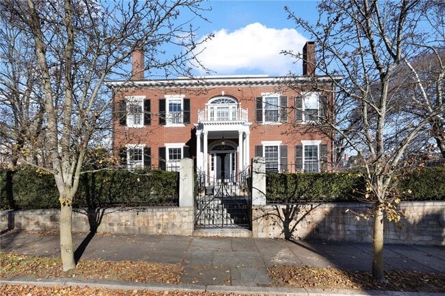 Building Photo - 72 Manning St