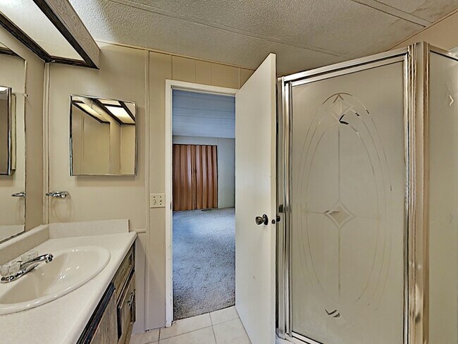 Building Photo - 532 W Plantation Blvd