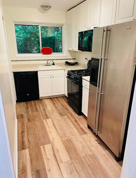 Building Photo - 10506 Weymouth St