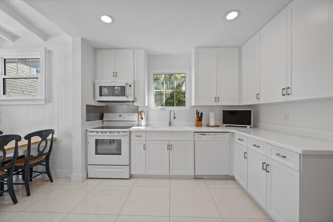 Building Photo - 141 Chilean Ave