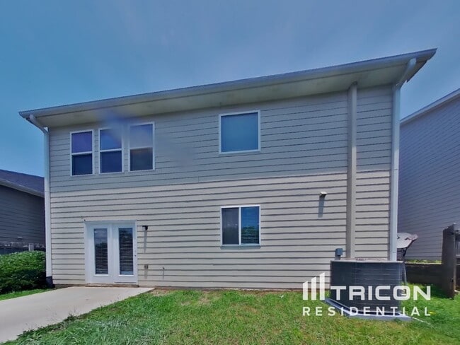 Building Photo - 383 Roseglen Dr NW