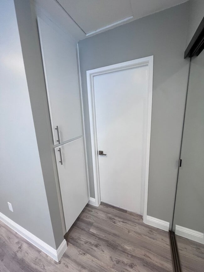 Building Photo - Beautifully Upgraded One Bedroom-One Bathr...