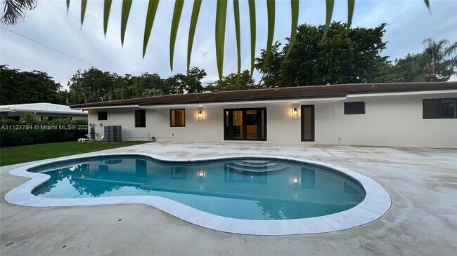 Building Photo - 1460 Campamento Ave