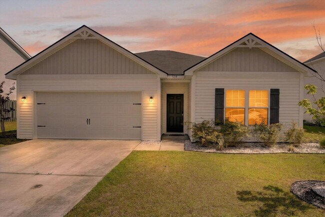 Building Photo - AVAILABLE MAY 2026  [PET FRIENDLY]