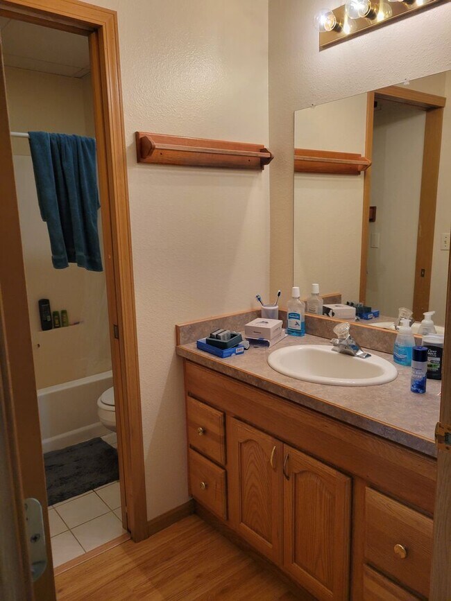 Building Photo - 5 Bedroom Duplex Unit