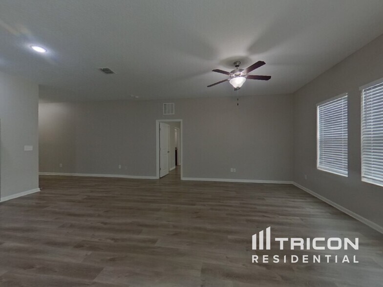 Building Photo - 15121 Sora St