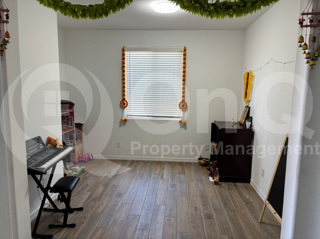 Building Photo - 25493 N 143rd Dr