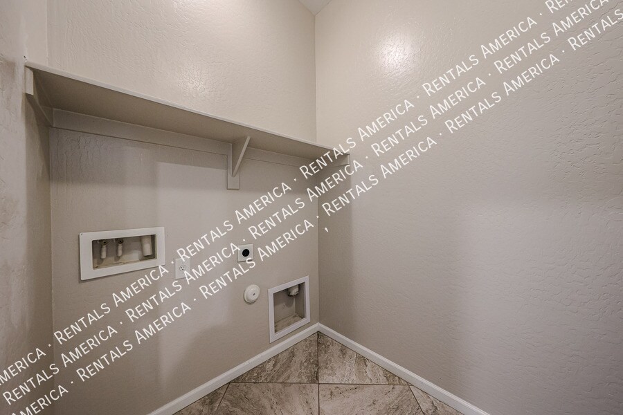 Building Photo - 248 E Desert Broom Dr