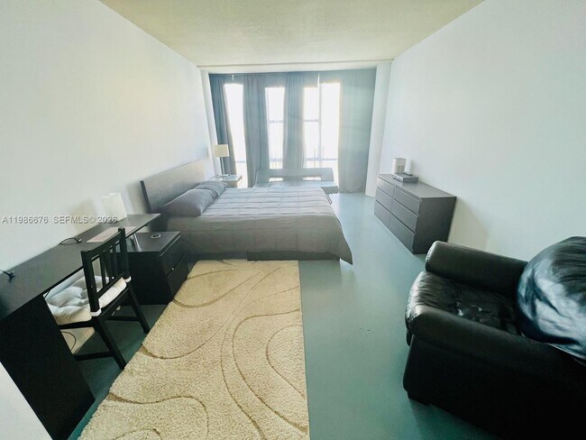 Building Photo - 900 Bay Dr