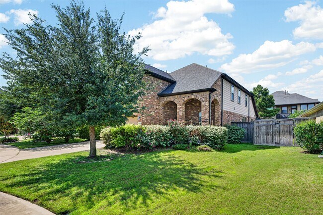 Building Photo - 29122 Parker Trace Dr