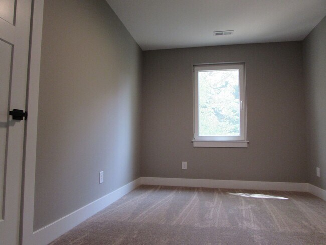 Building Photo - Brand new 3 bed/2.5 bath duplex located in the east side of Lincolnton