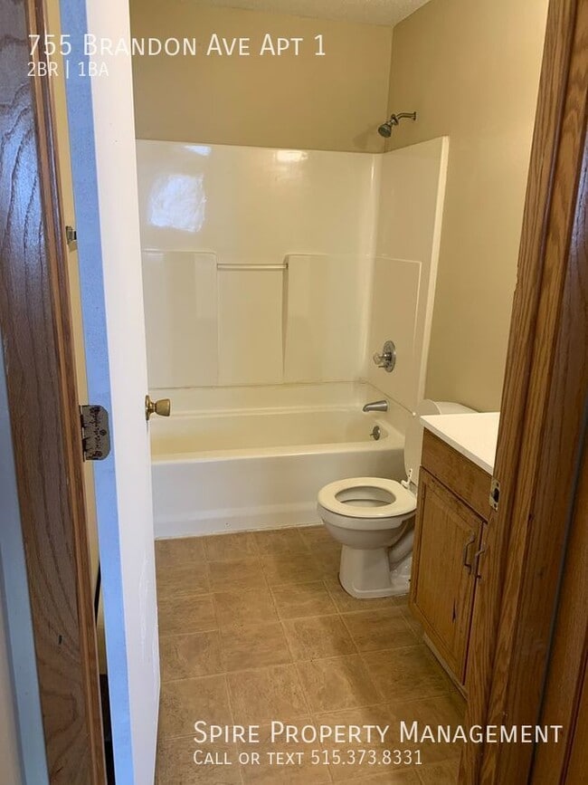 Building Photo - Hiawatha 2 bedroom 1 bath