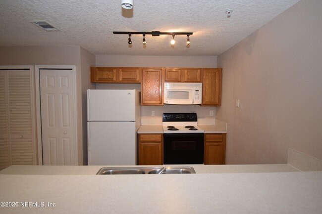 Building Photo - 7920 Merrill Rd