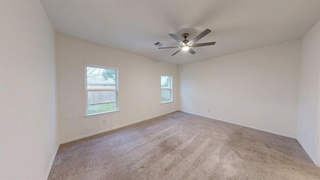 Building Photo - 7331 Parkview Dr