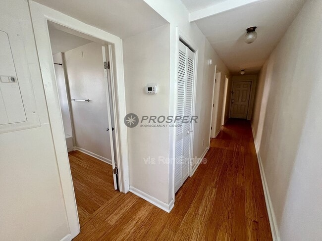 Building Photo - 37 Ashton St