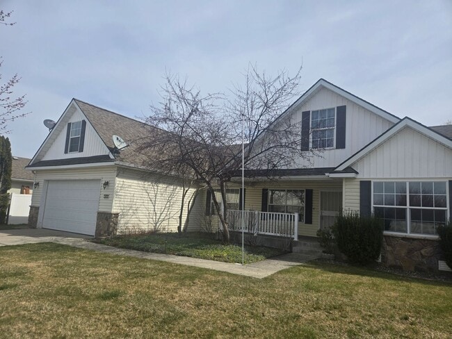 Building Photo - Spacious 3-Bedroom Home with Large Lot, Greenhouse & Bonus Room – The Landings