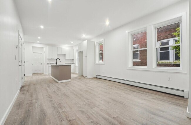 Building Photo - 210 Magnolia St