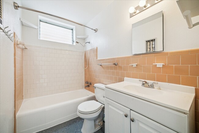 Building Photo - 3258 W Main St