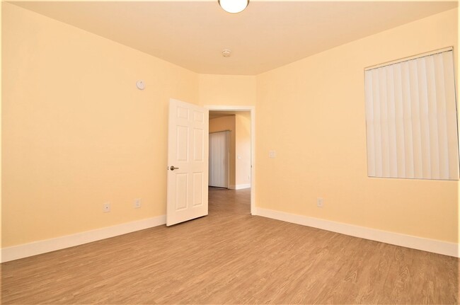 Building Photo - Lovely 1st Floor, 2 Bed 2 Bath At Coronado...