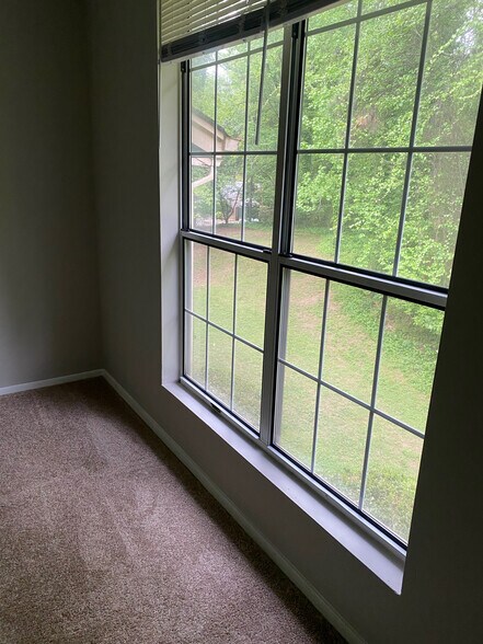 Building Photo - Room in Townhome on Mountain Springs Cir