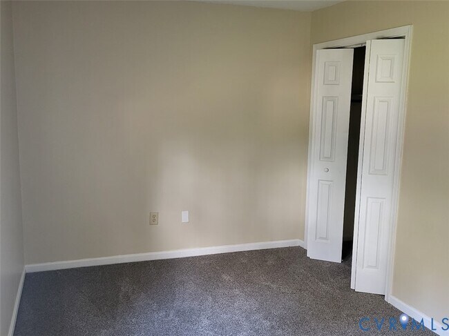 Building Photo - 206 Spring Dr