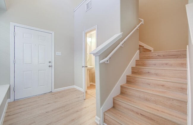 Building Photo - 17230 Oakwood Chase Dr
