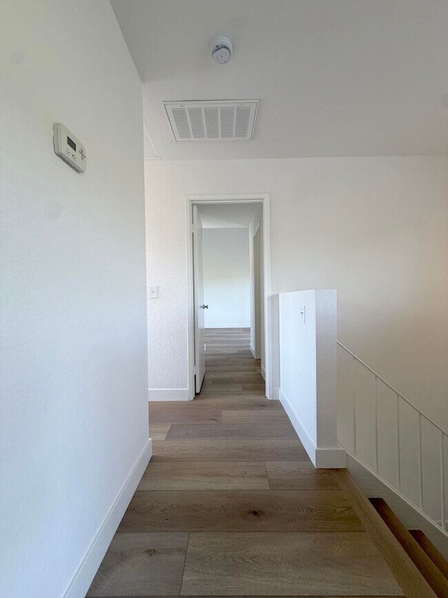 Building Photo - Alhambra Dr