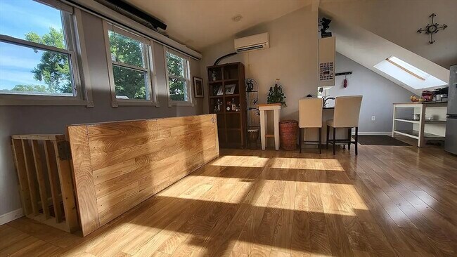 Primary Photo - 22 Hingham St