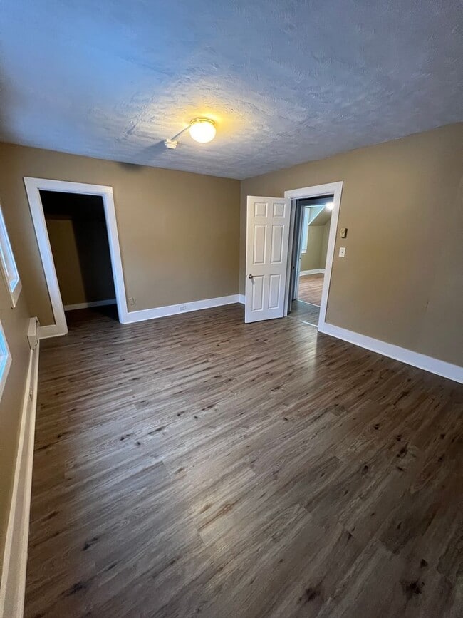 Building Photo - 21 Spruce St