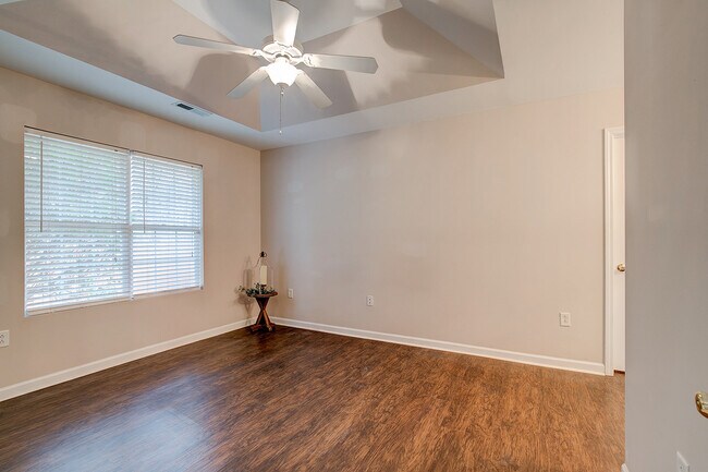 Master bedroom - 4 Creekbend Ct