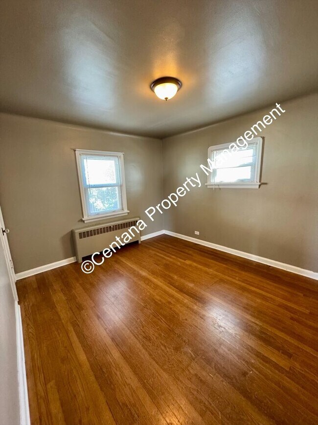 Building Photo - $500 off first months rent on 3 bed 2 bath...