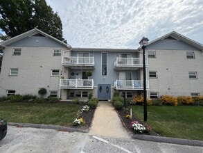 Building Photo - 17 Warren Lodge Ct