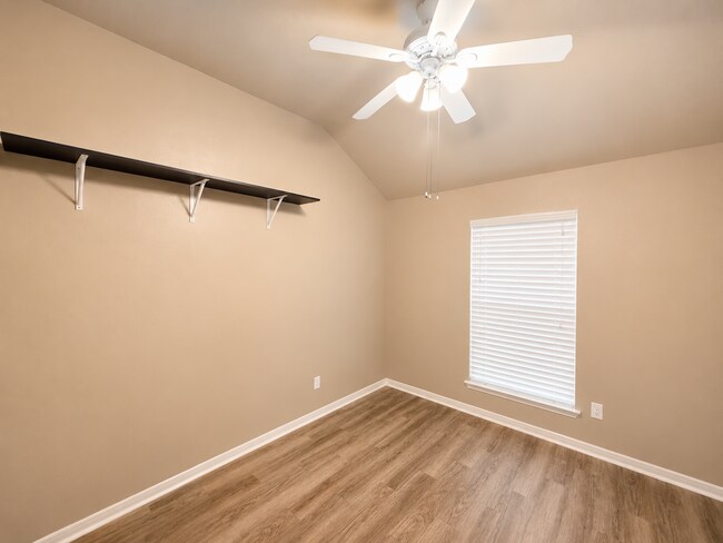 Building Photo - 8121 Fieldstone Dr