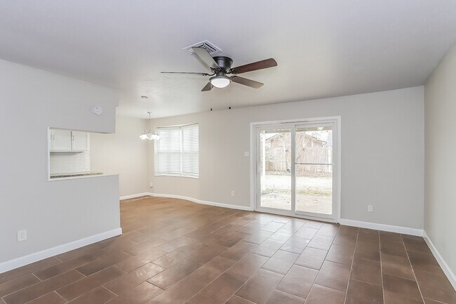 Building Photo - 10819 Sagewind Dr