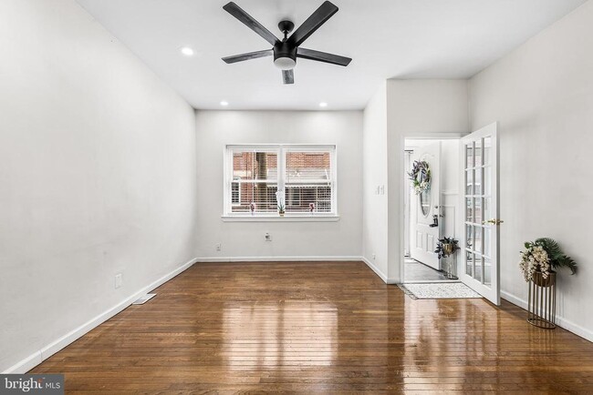 Building Photo - 2335 S Chadwick St