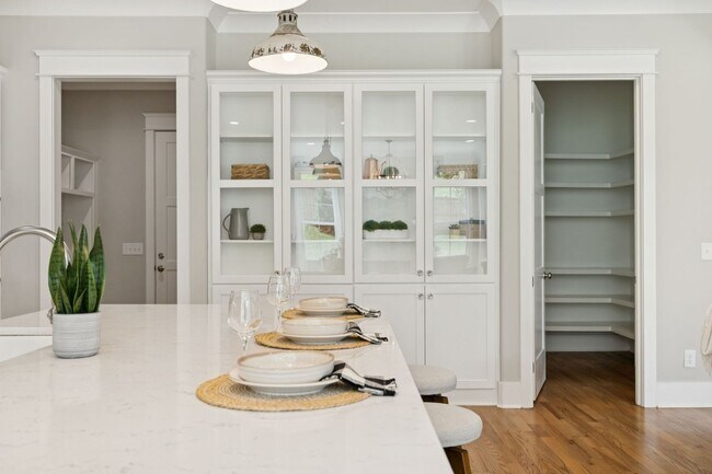 Building Photo - Gorgeous Rental! Like NEW!!!