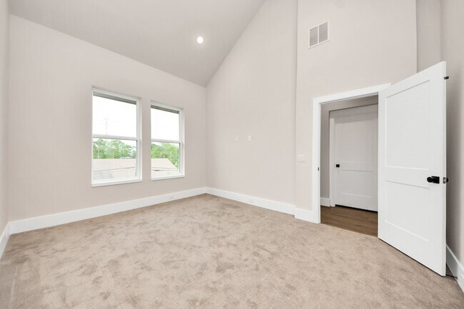 Building Photo - 783 Mansfield St