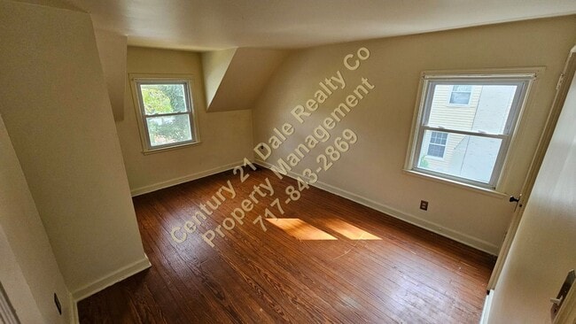 Building Photo - 3BR Cape Cod in York Suburban Schools