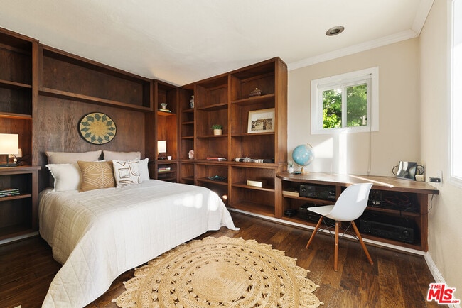 Building Photo - 2239 Topanga Skyline Dr