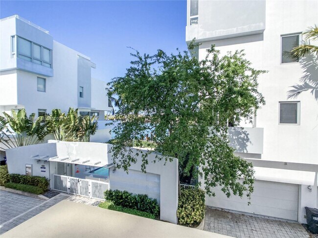 Building Photo - 163 N Shore Dr