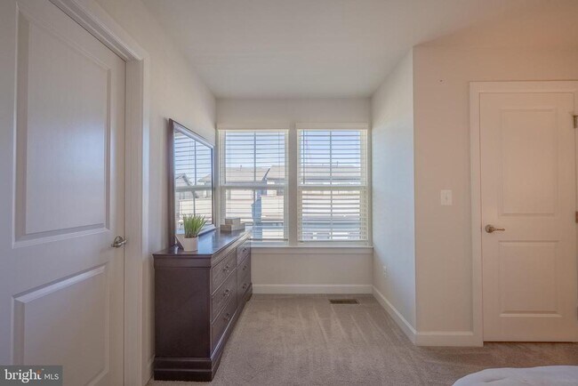 Building Photo - 22308 Seabring Terrace