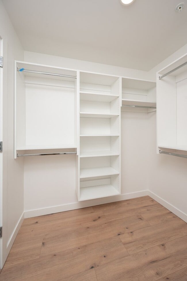 Building Photo - Welcome to your new home! Luxury 1BE1BA condo at the Pullman Gulch Union in the center of Nashvil...