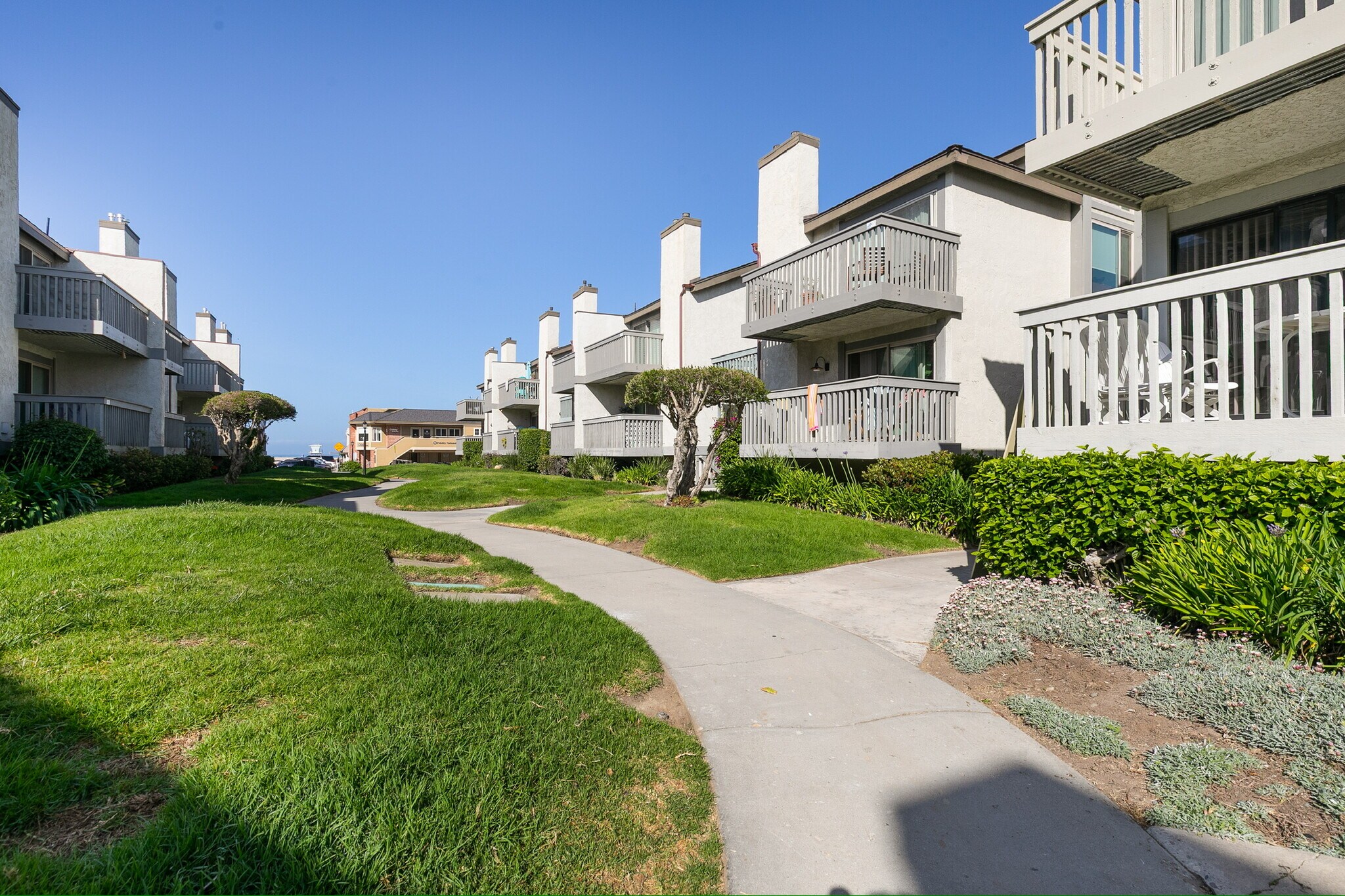 Building Photo - 3042 Sunset Ln