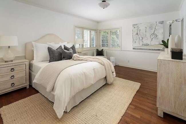 Building Photo - 325 Arden Rd