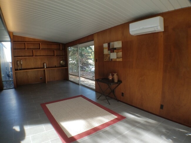 Building Photo - Eichler home near downtown Walnut Creek