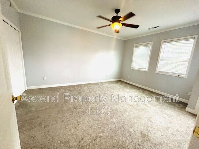 Building Photo - 16 Pioneer Ln