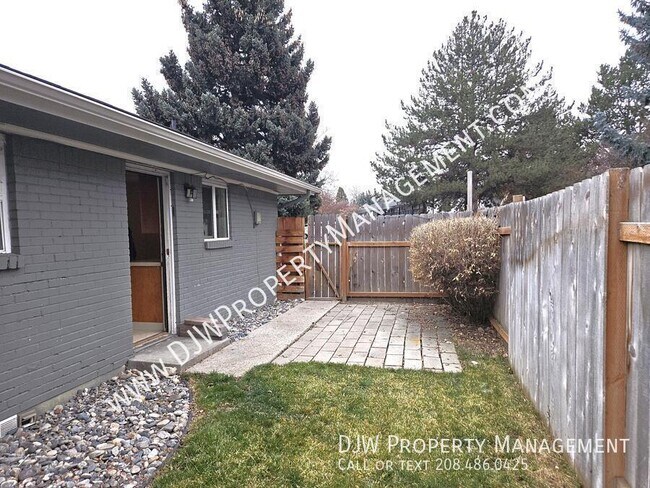Building Photo - 1627 Martha St