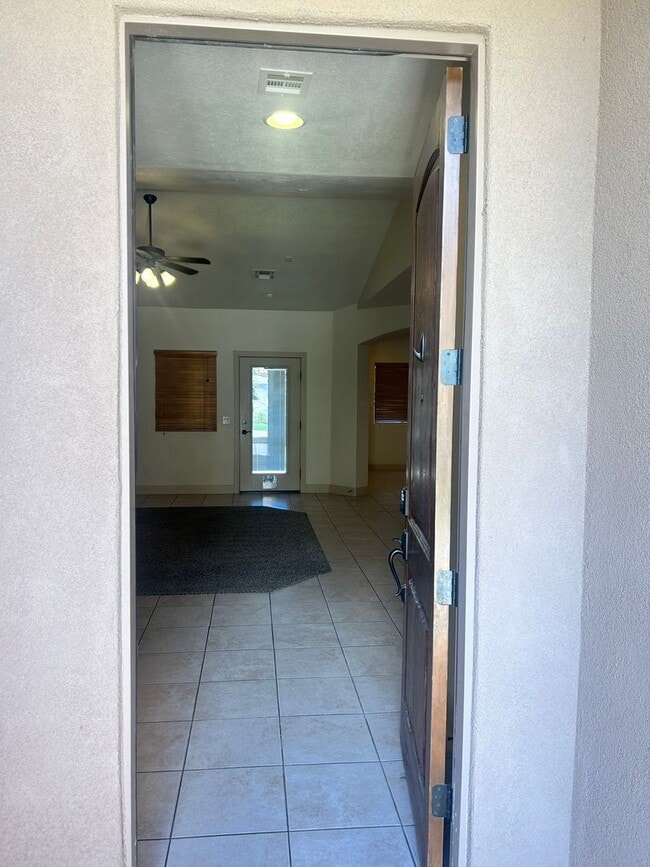 Building Photo - La Verkin Charm!