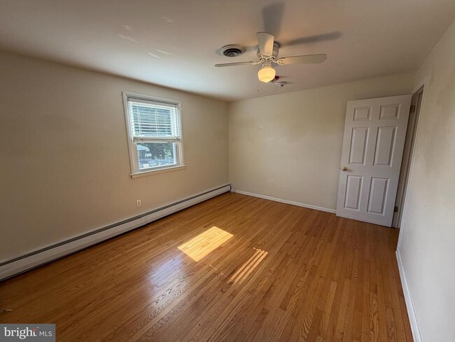 Building Photo - 319 Meetinghouse Ln